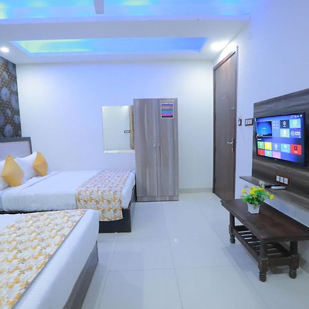 ניו דלהי Oaks Inn Plaza Delhi Airport מראה חיצוני תמונה