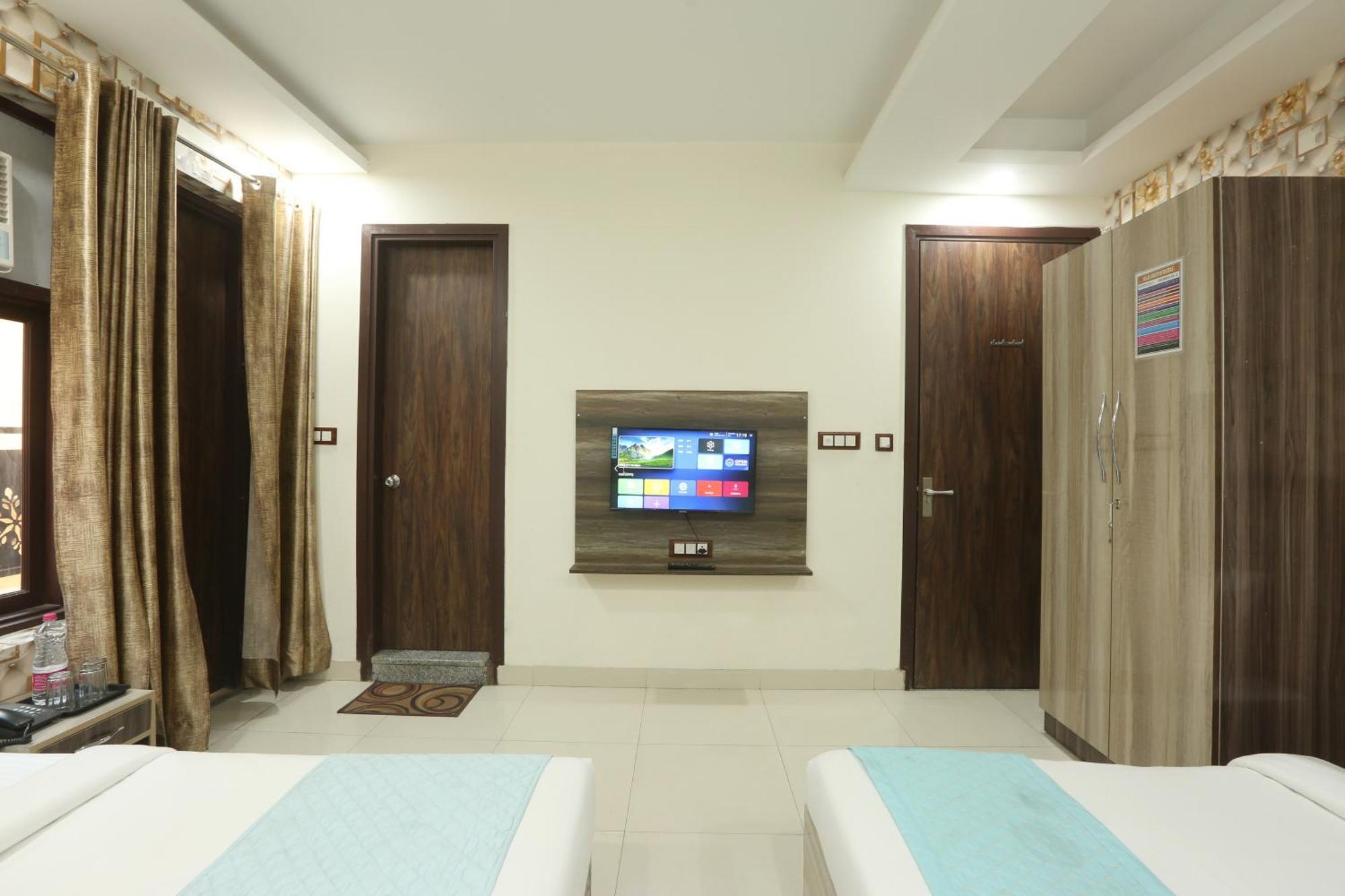 ניו דלהי Oaks Inn Plaza Delhi Airport מראה חיצוני תמונה