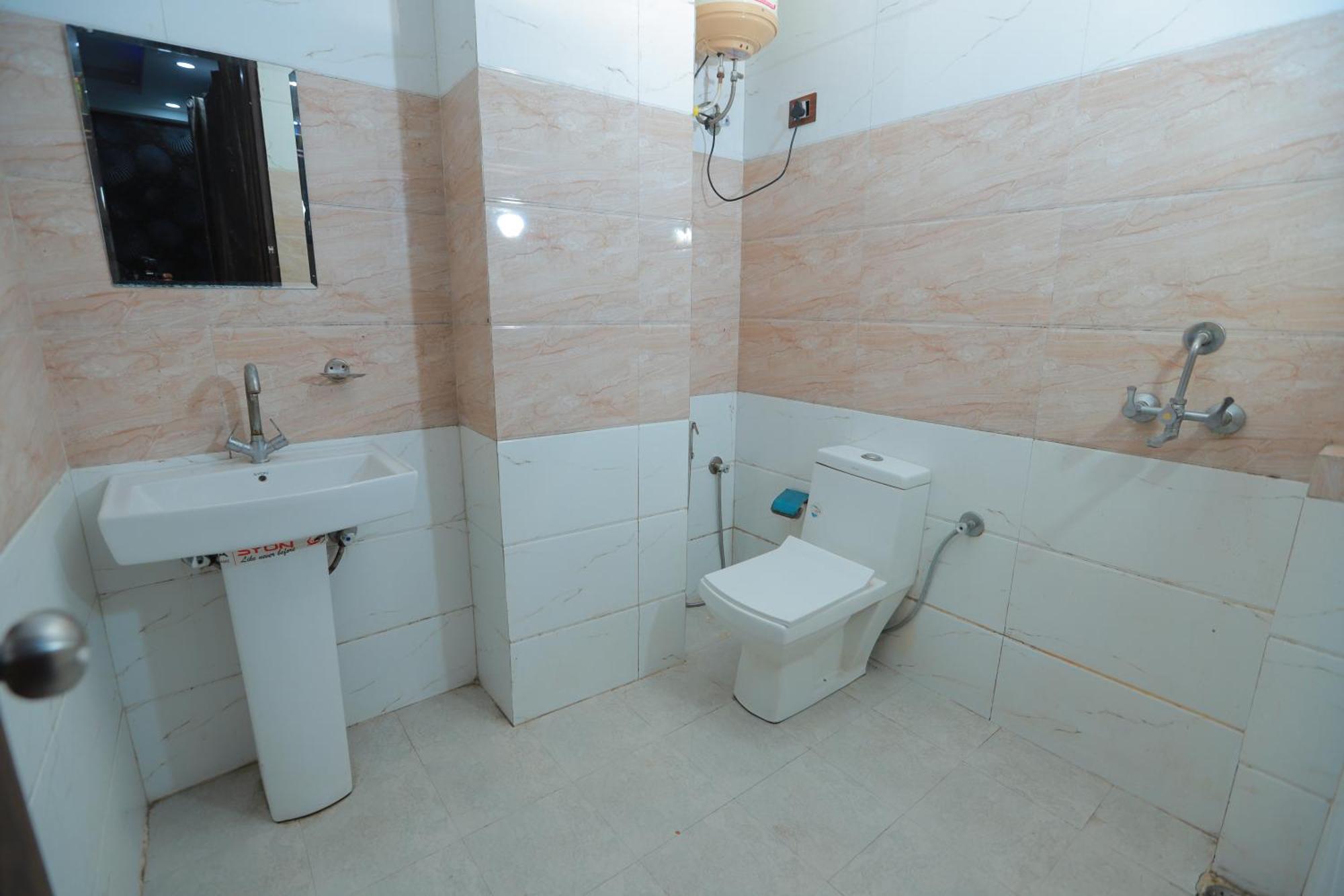 ניו דלהי Oaks Inn Plaza Delhi Airport מראה חיצוני תמונה