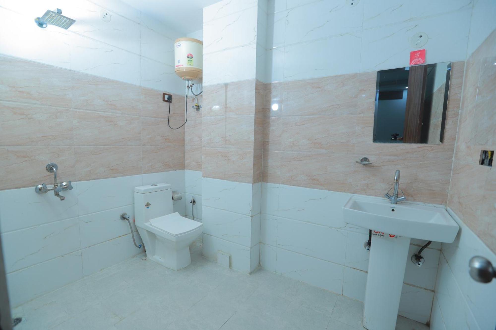 ניו דלהי Oaks Inn Plaza Delhi Airport מראה חיצוני תמונה